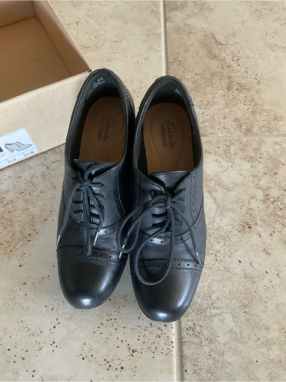 Clarks Black Leather woman’s Brogue Lace-Up Oxfords